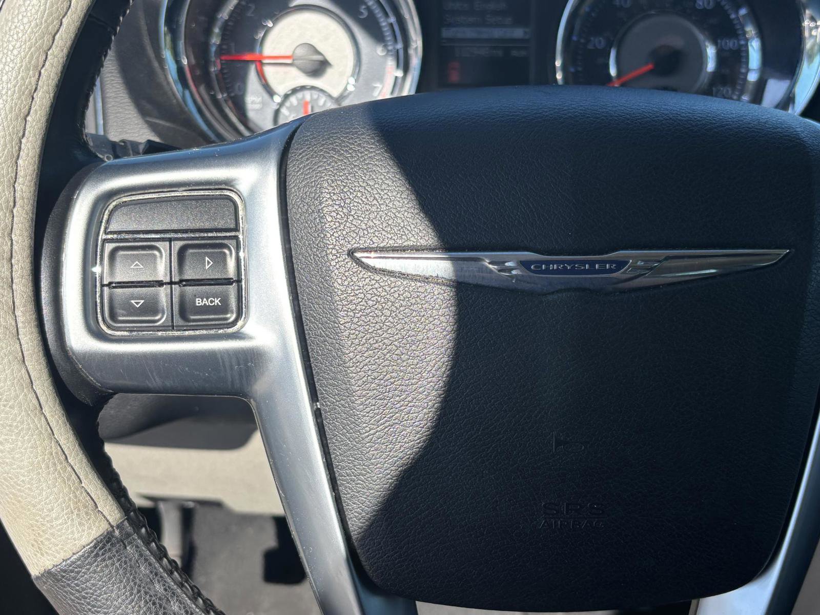 Used 2011 Chrysler Town & Country Touring w/ Security Group image 27