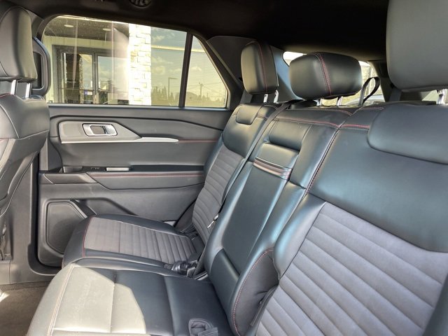 Used 2025 Ford Explorer ST-Line w/ ST-Line Street Pack image 6