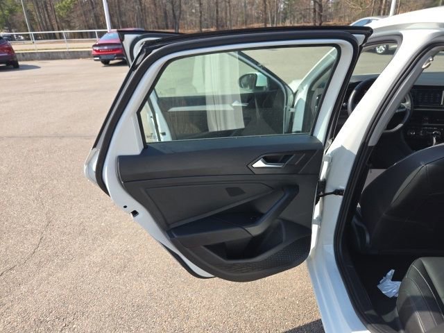 Used 2024 Volkswagen Jetta SE w/ Panoramic Sunroof Package image 27