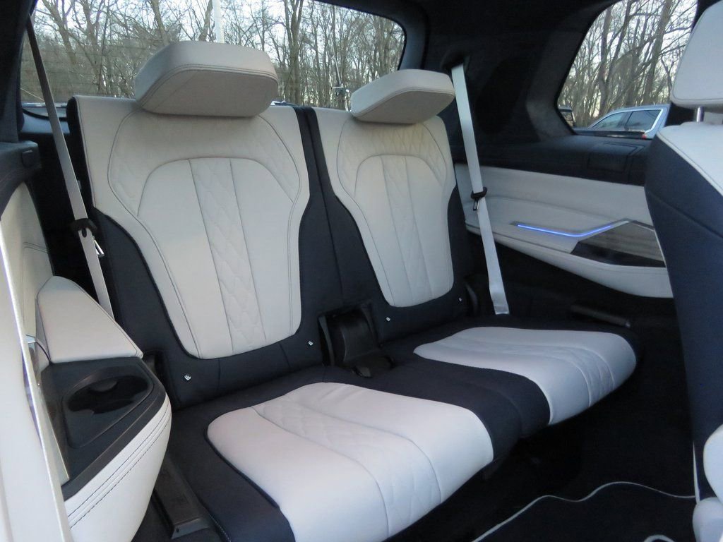 Used 2019 BMW X7 xDrive50i w/ Executive Package image 17