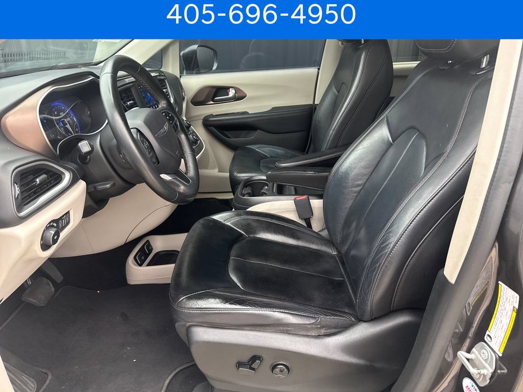 Used 2018 Chrysler Pacifica Touring-L FWD image 9