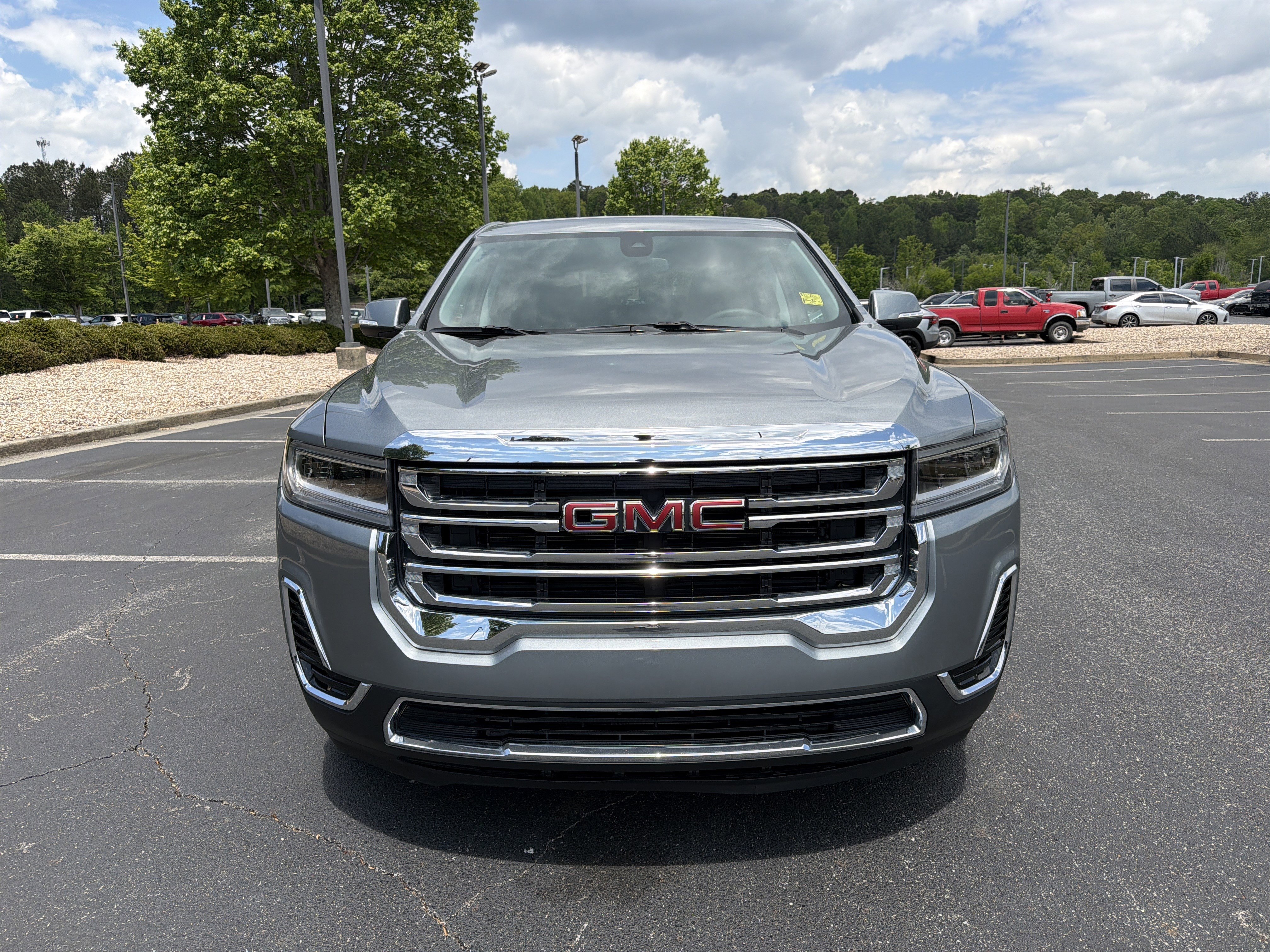 Used 2023 GMC Acadia SLE AWD/4WD image 2