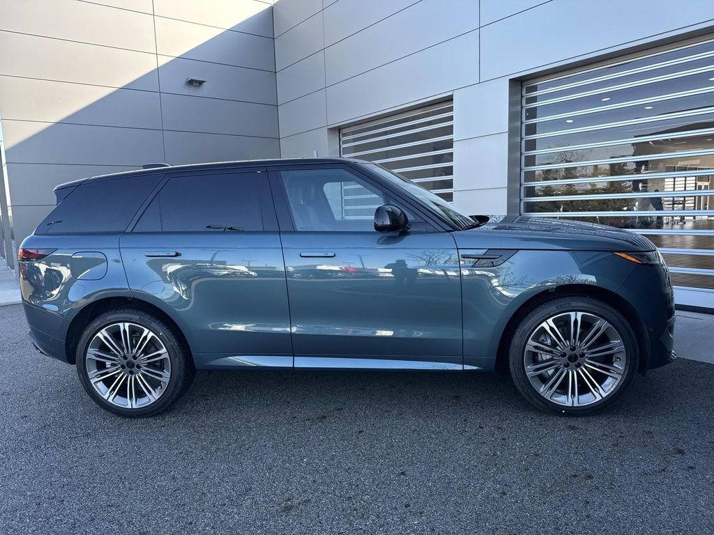 New 2026 Land Rover Range Rover Sport Dynamic SE image 9