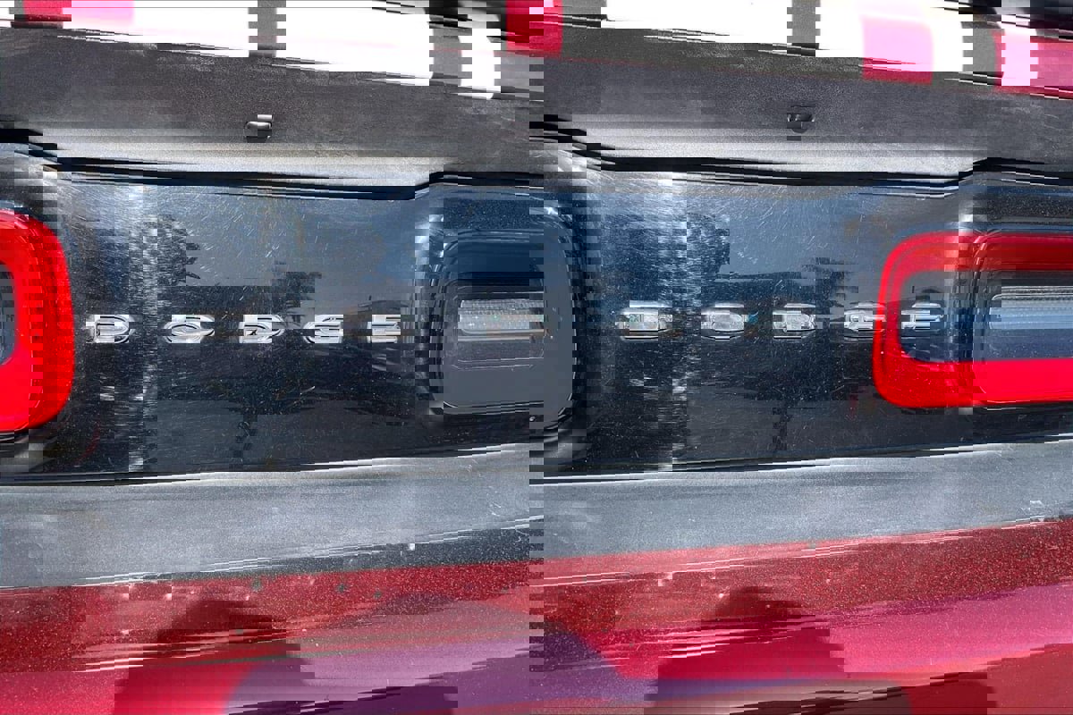 Used 2018 Dodge Challenger SXT w/ Blacktop Package image 8