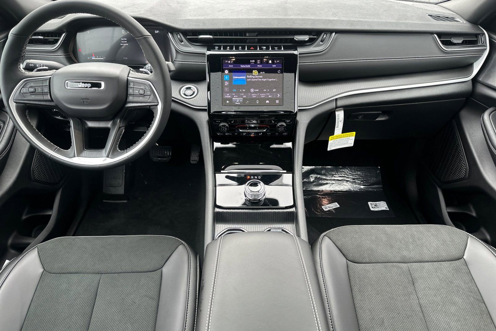 Used 2025 Jeep Grand Cherokee Altitude RWD image 12