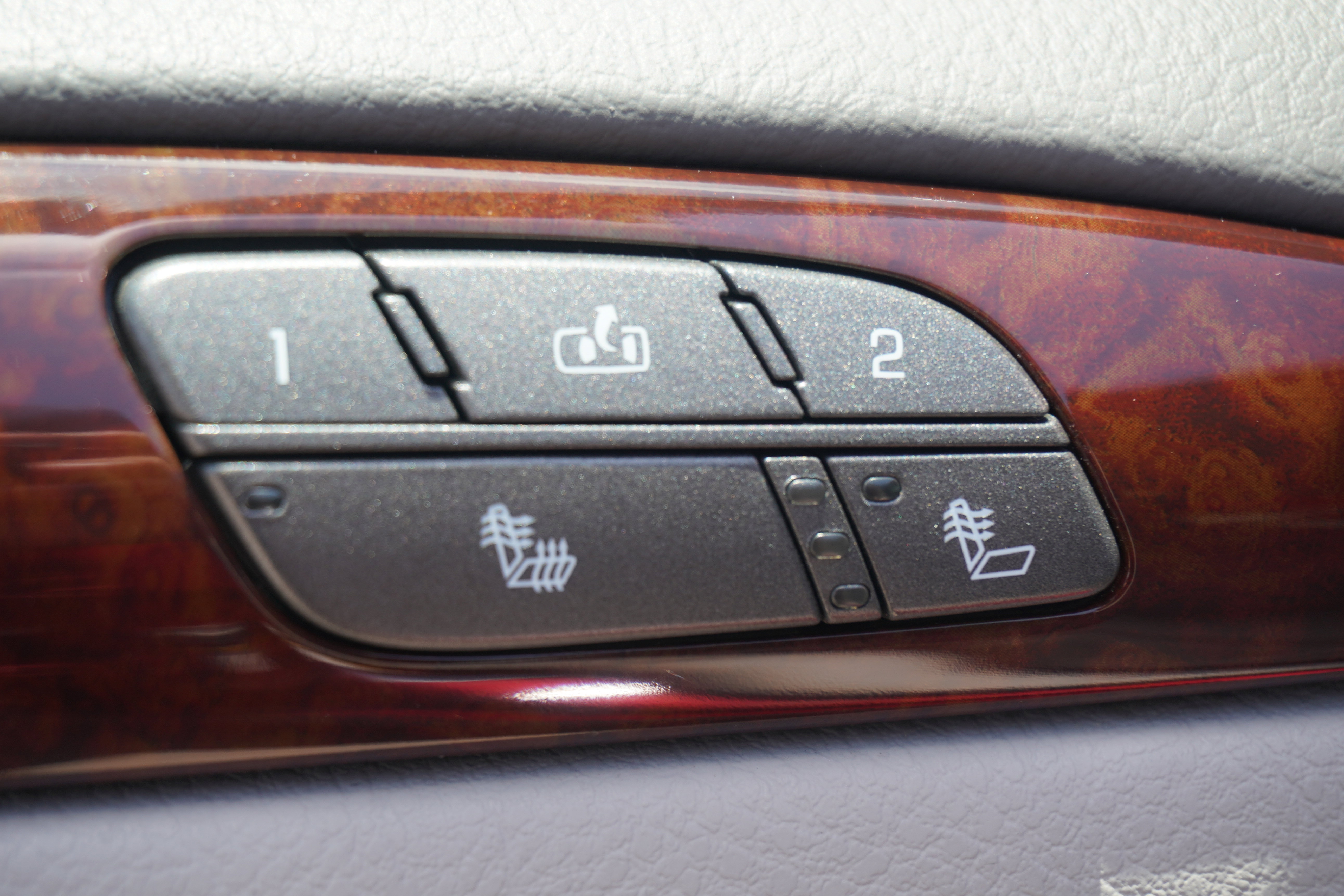 Used 2011 Buick Lucerne CXL w/ Driver Confidence Package FWD image 16