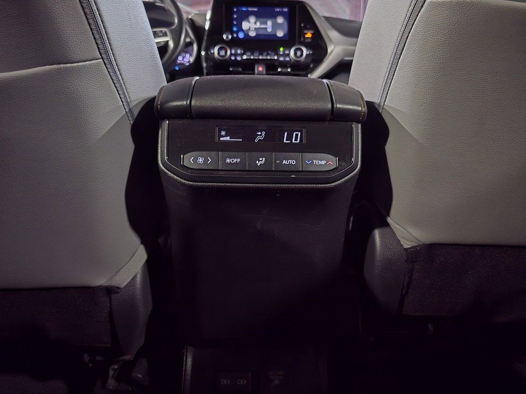 Used 2023 Toyota Highlander Bronze Edition image 28