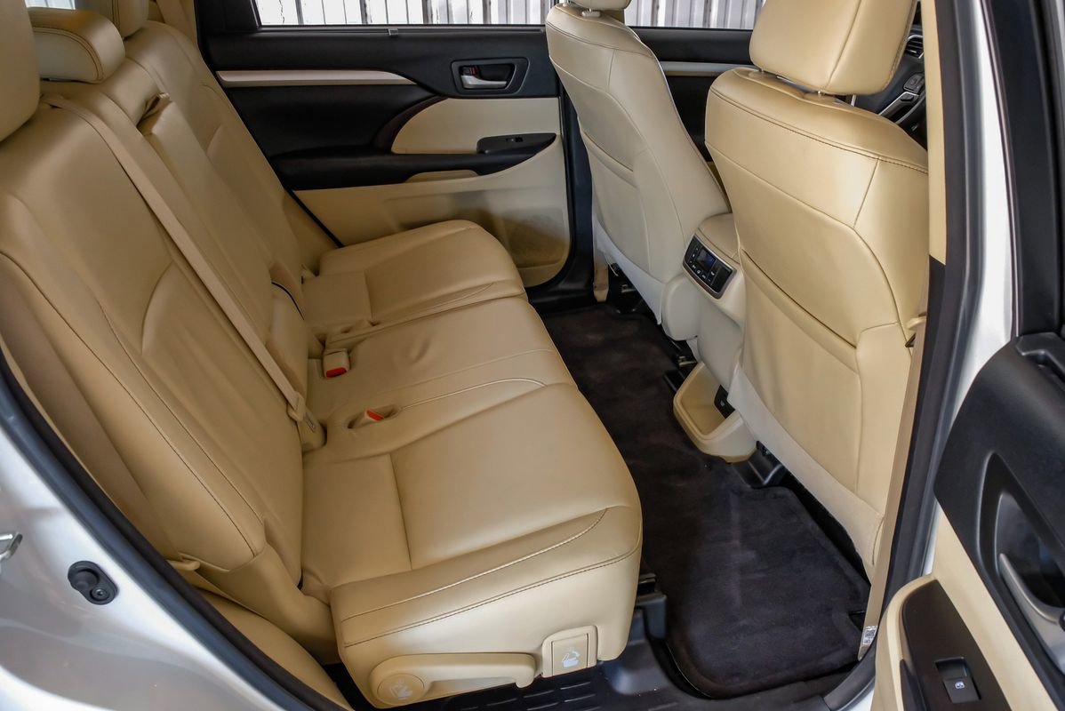 Used 2018 Toyota Highlander XLE FWD image 34