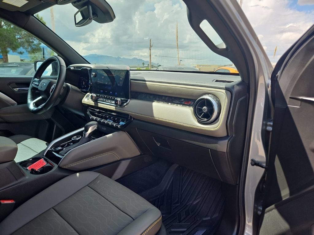 Used 2025 Chevrolet Colorado ZR2 w/ Technology Package AWD/4WD image 19