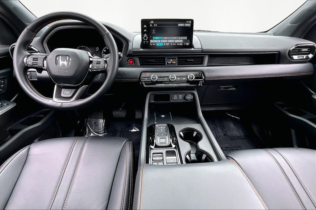 Used 2025 Honda Pilot TrailSport image 8
