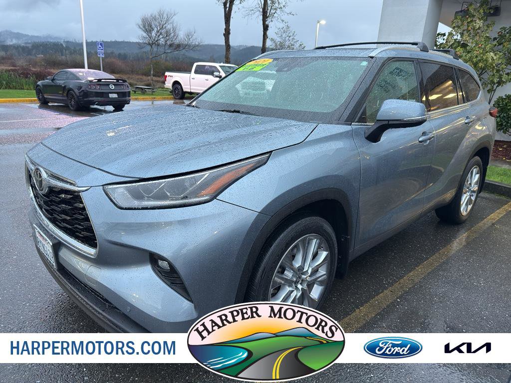 Used 2021 Toyota Highlander Limited image 1