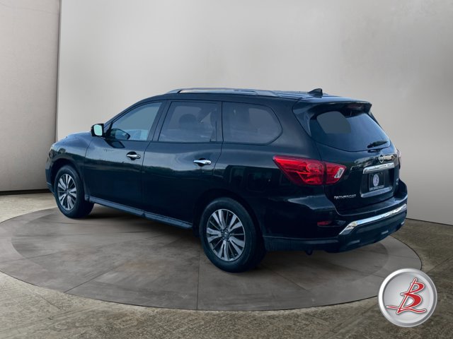 Used 2019 Nissan Pathfinder SL image 3