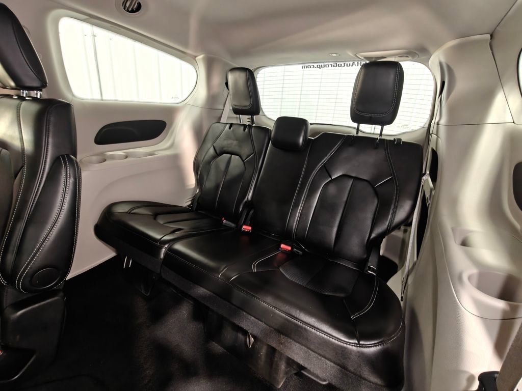 Used 2024 Chrysler Pacifica Touring-L image 27