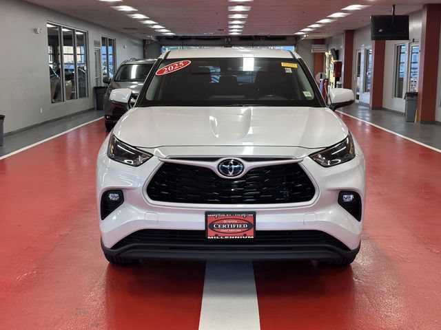 Certified 2025 Toyota Highlander LE AWD/4WD image 8