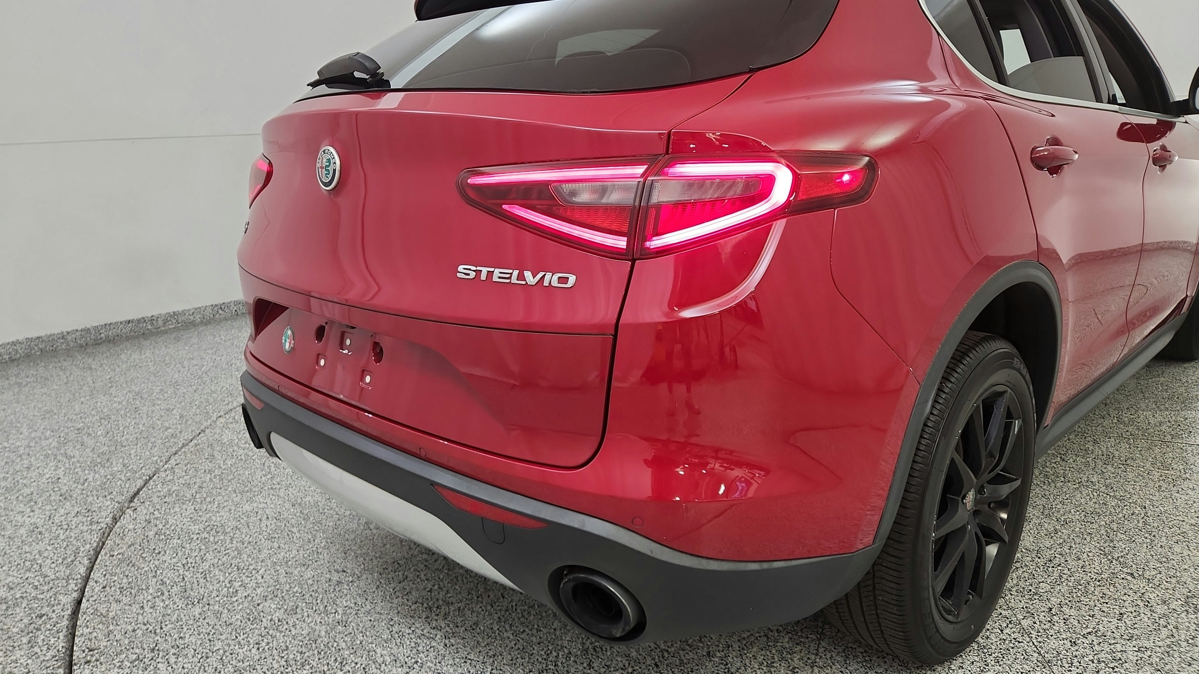 Used 2018 Alfa Romeo Stelvio AWD image 30