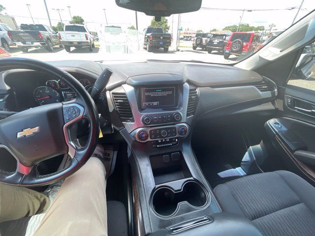 Used 2019 Chevrolet Suburban LS RWD image 18