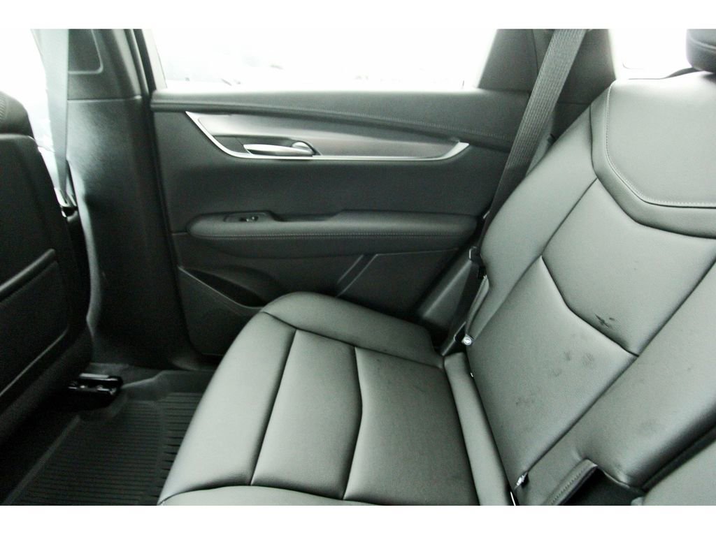 New 2025 Cadillac XT5 Luxury image 12