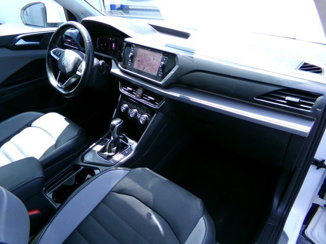 Used 2022 Volkswagen Taos SEL w/ Panoramic Sunroof Package FWD image 12