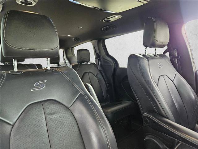Used 2021 Chrysler Pacifica Touring-L w/ S Appearance Package FWD image 24