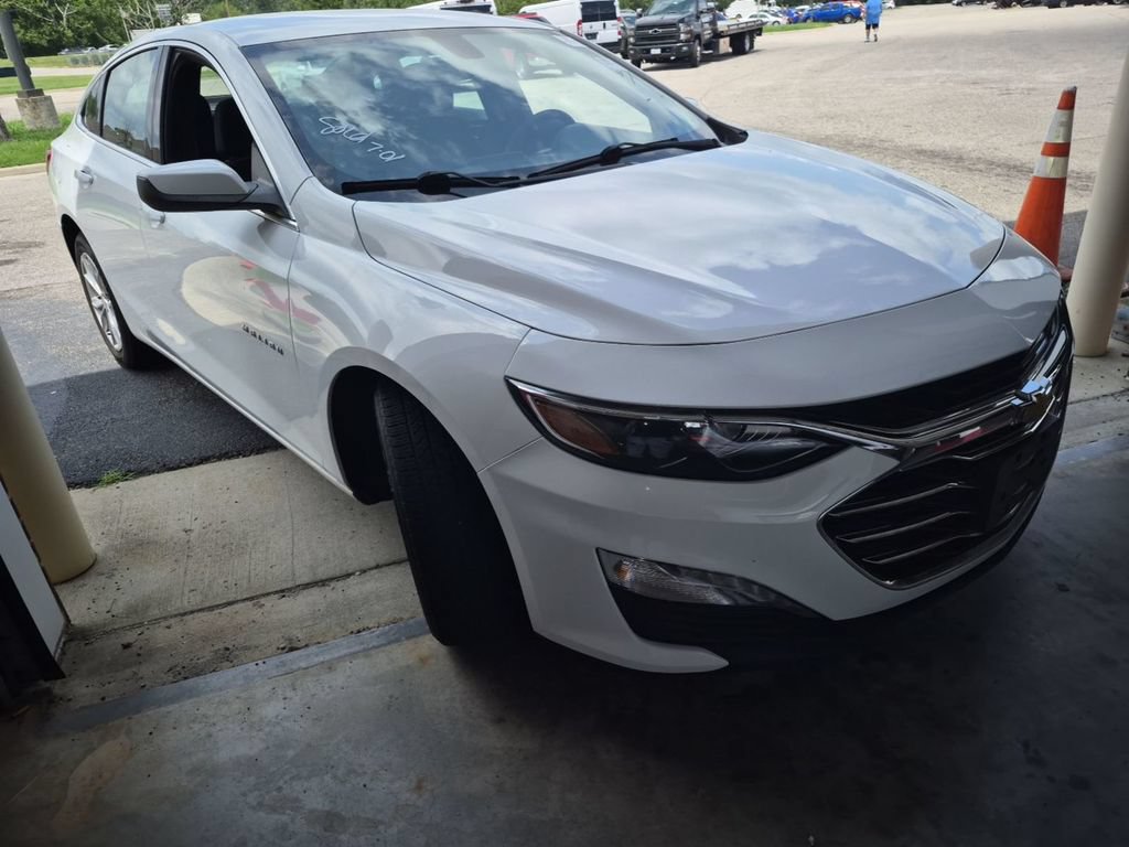 Used 2019 Chevrolet Malibu LT FWD image 1
