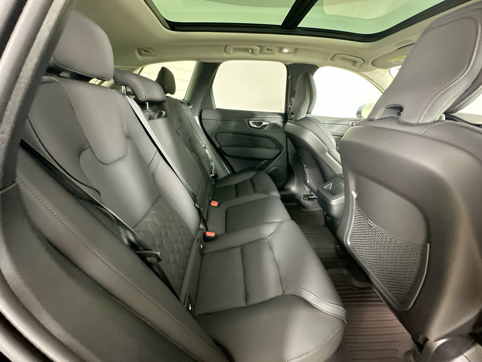 New 2026 Volvo XC60 B5 Plus w/ Protection Package Premier AWD/4WD image 41