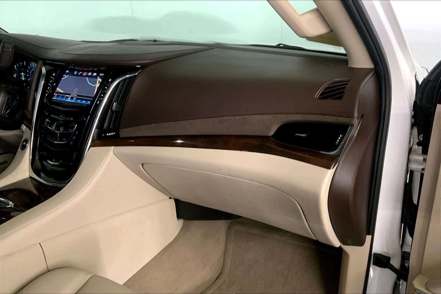 Used 2016 Cadillac Escalade Premium AWD/4WD image 17