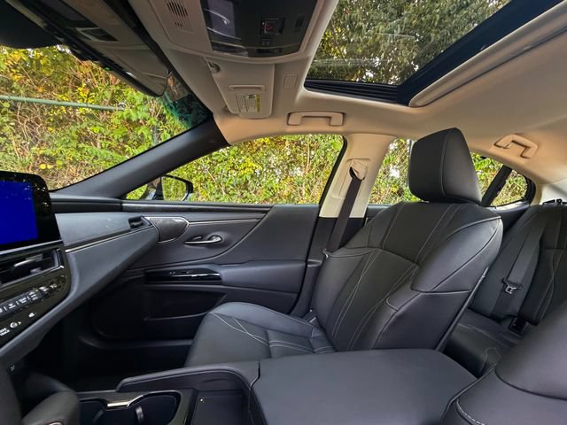Certified 2025 Lexus ES 300h Ultra Luxury w/ Accessory Package (Z1) FWD image 29