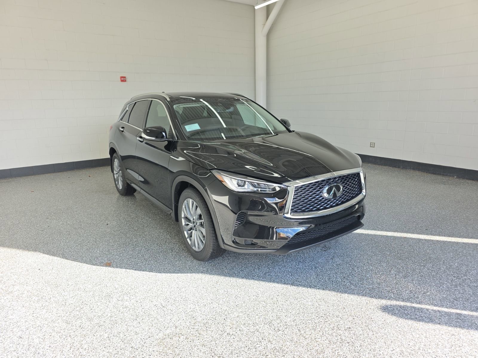 New 2025 INFINITI QX50 Luxe image 7