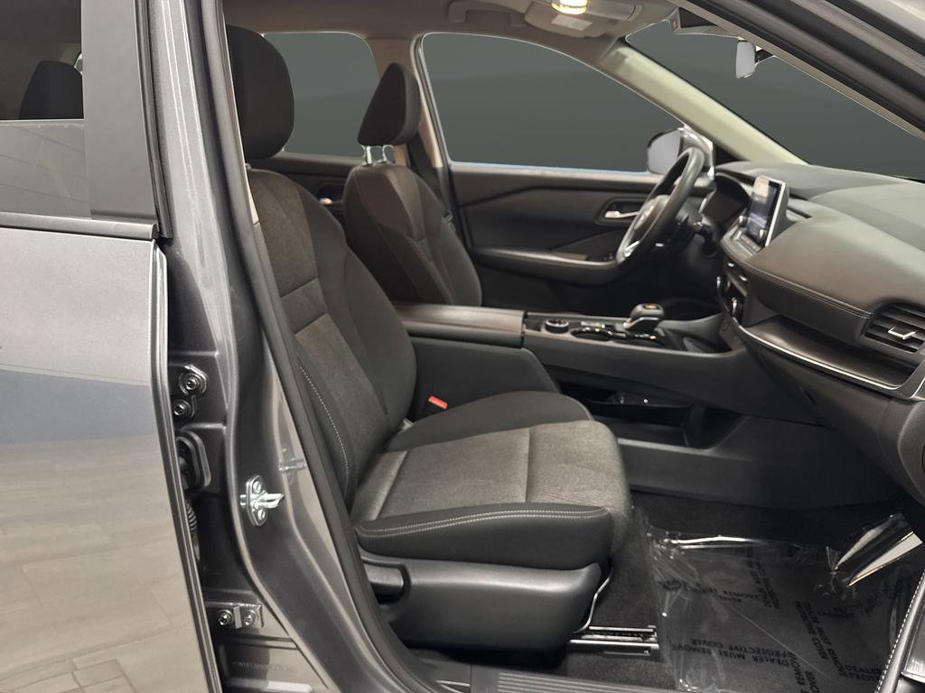 Used 2024 Nissan Rogue SV image 27
