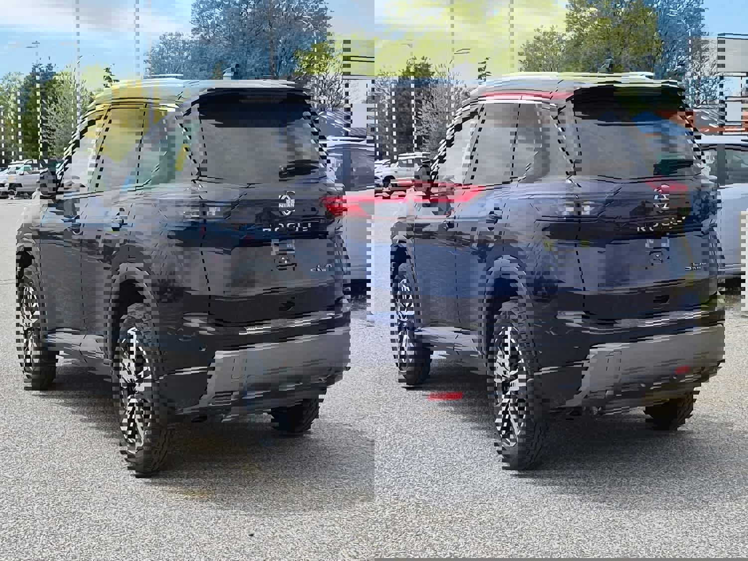 Used 2024 Nissan Rogue SL w/ SL Premium Package image 4