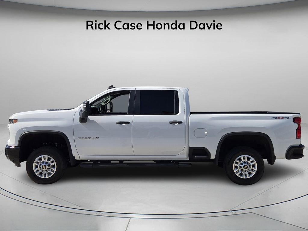 Used 2024 Chevrolet Silverado 2500 Custom w/ Custom Value Package image 4