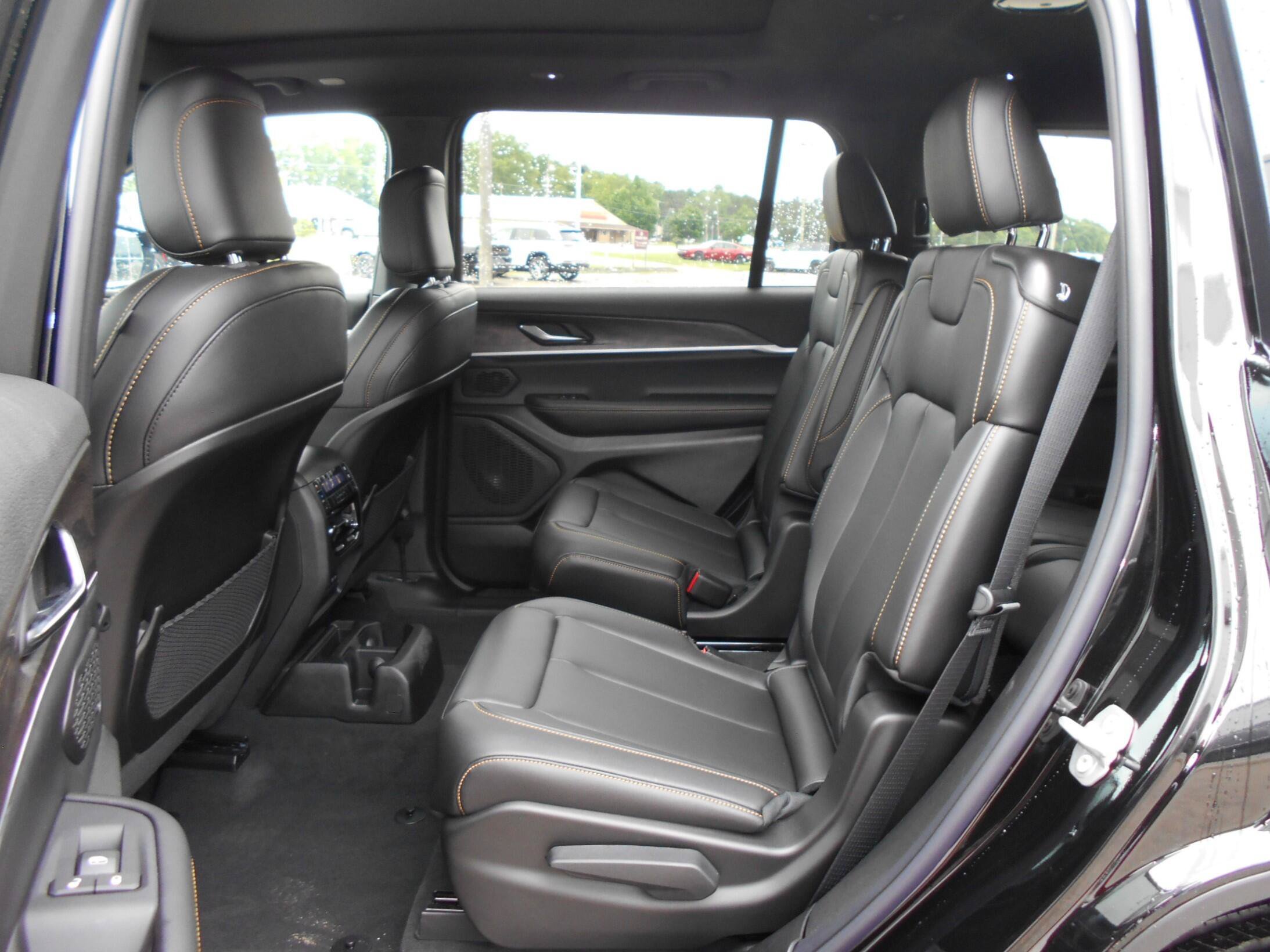 New 2026 Jeep Grand Cherokee L Limited AWD/4WD image 6