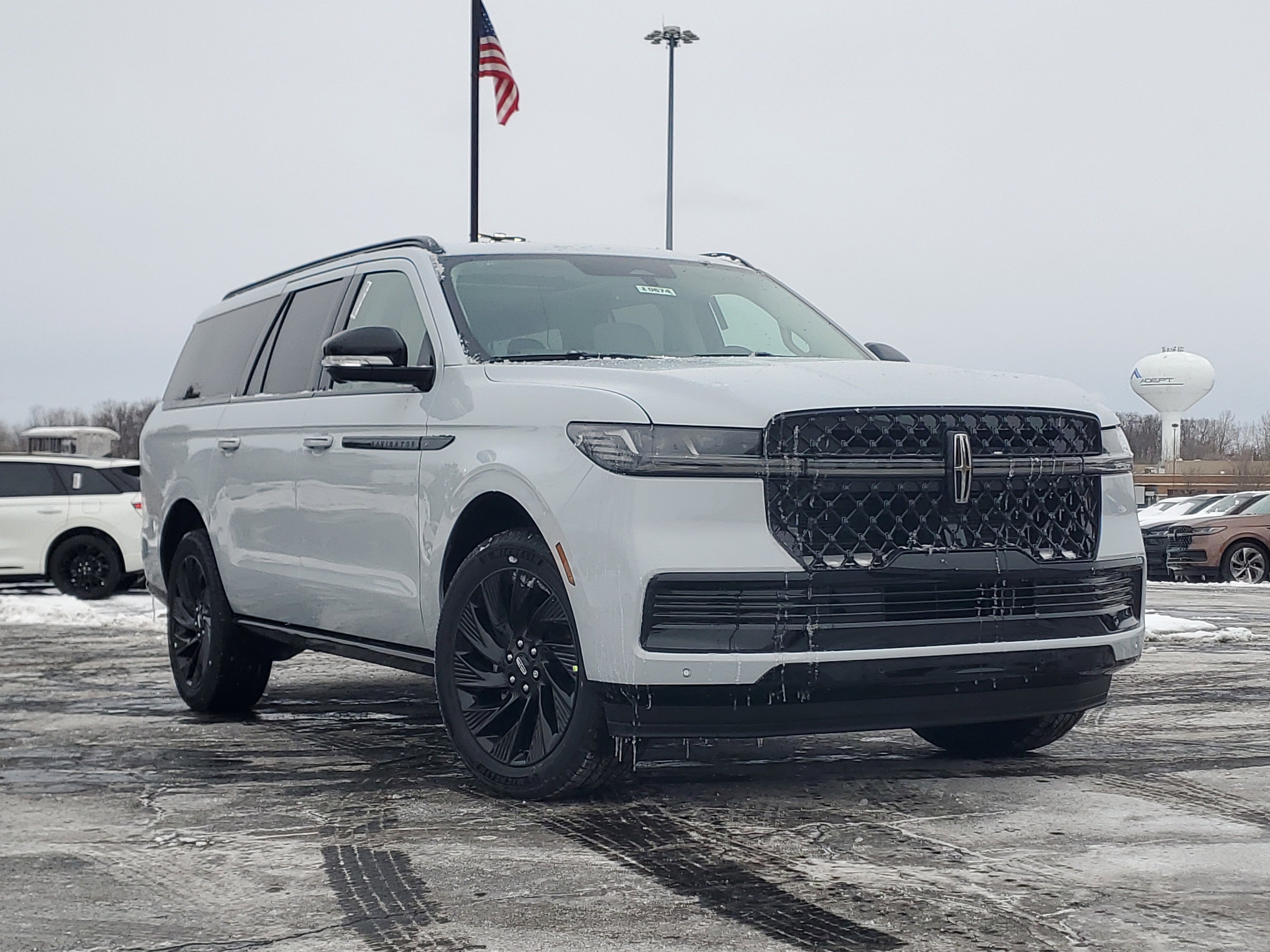 New 2026 Lincoln Navigator L Reserve w/ Jet Appearance Package
