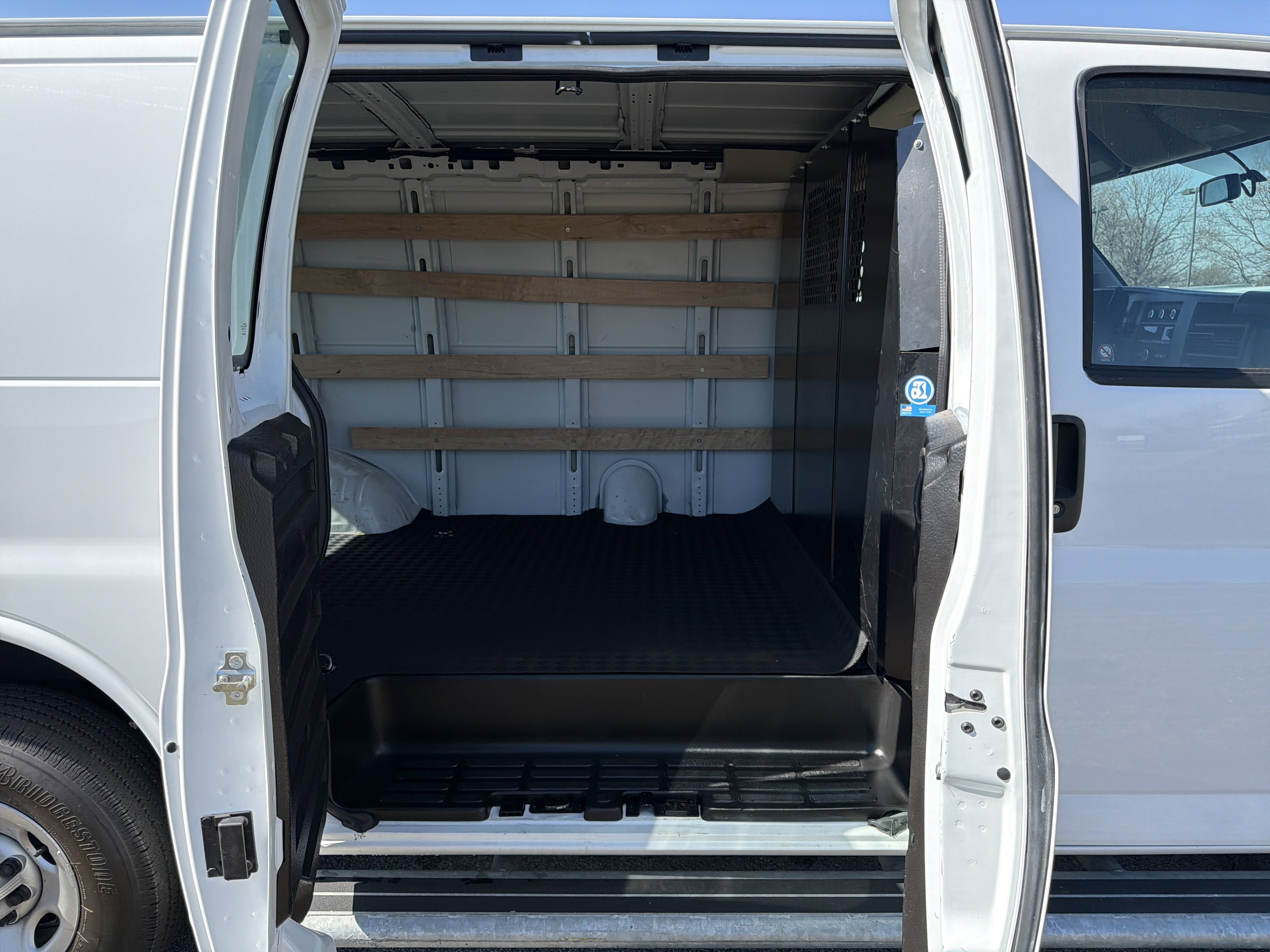 Used 2024 Chevrolet Express 2500 w/ Driver Convenience Package image 25