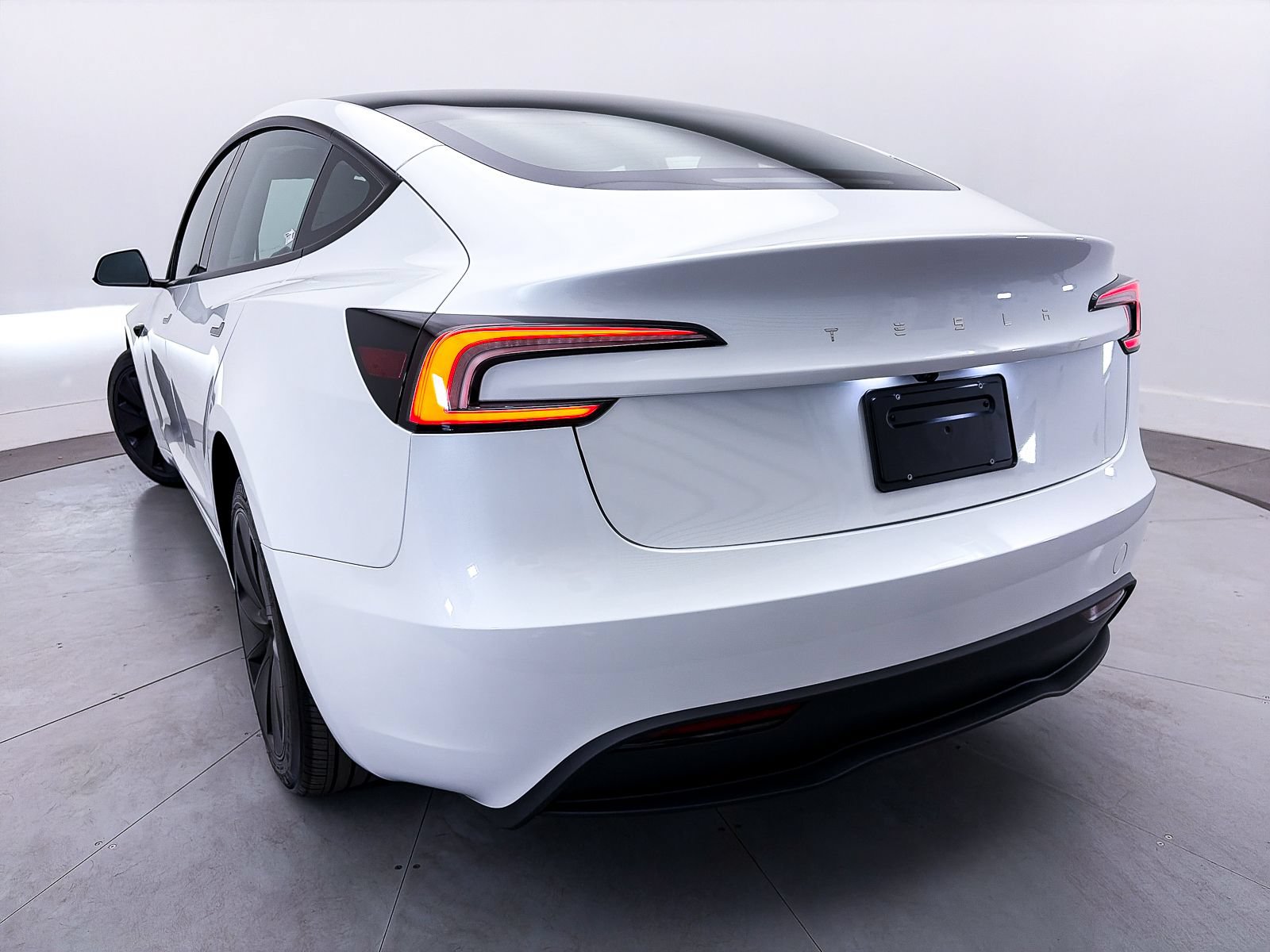 Used 2024 Tesla Model 3 Standard Range RWD image 9