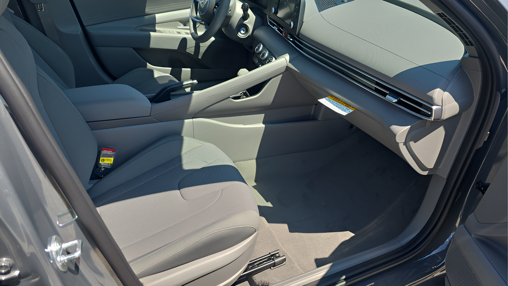 New 2026 Hyundai Elantra SE FWD image 13