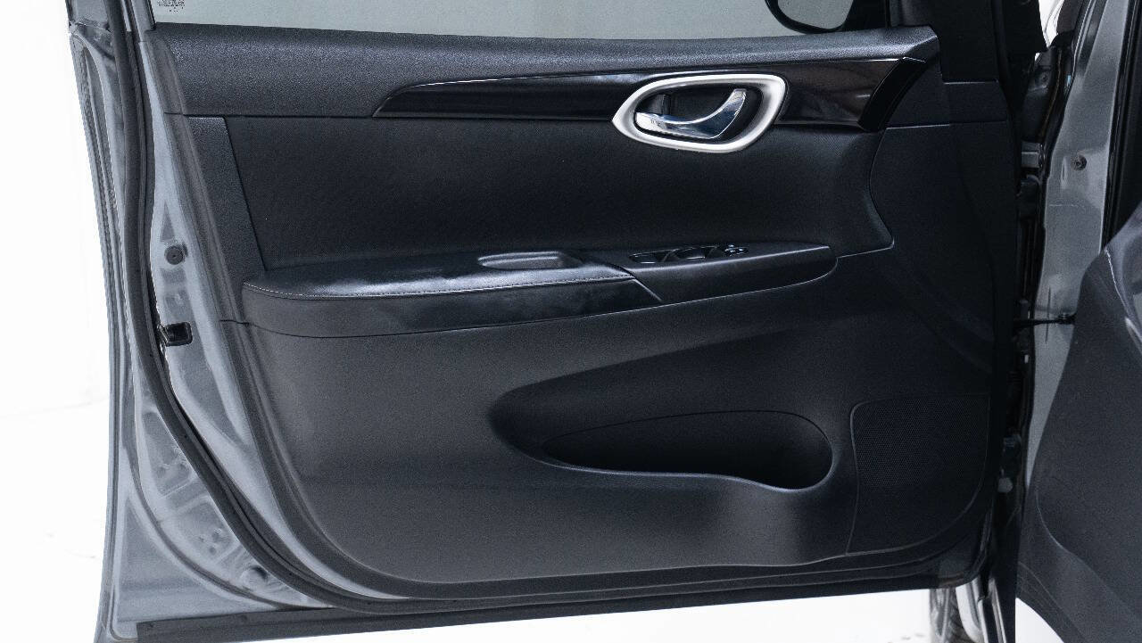 Used 2018 Nissan Sentra SV FWD image 18