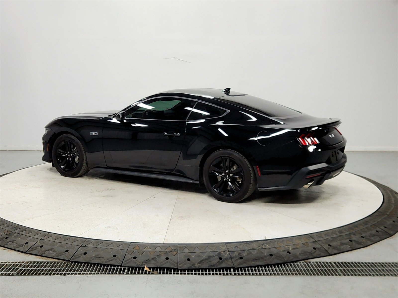 Used 2024 Ford Mustang GT image 5