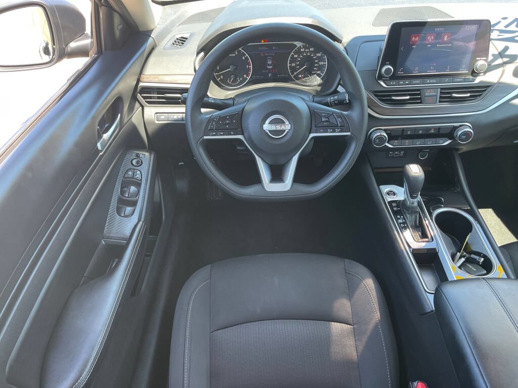 Used 2024 Nissan Altima 2.5 SV FWD image 2