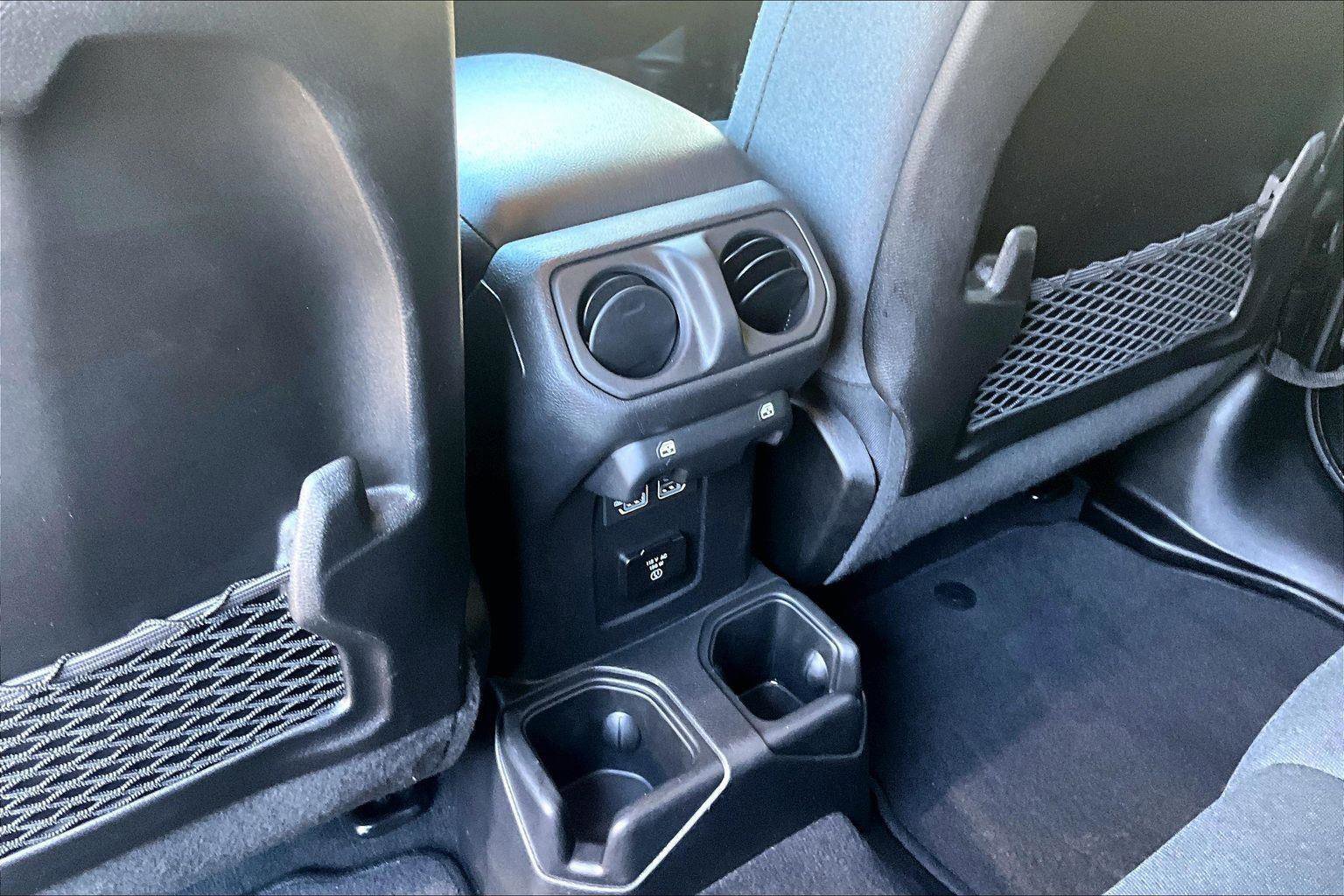 Used 2025 Jeep Wrangler Unlimited Rubicon w/ Convenience Group AWD/4WD image 34