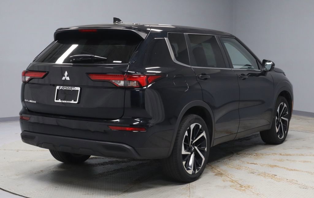 Used 2022 Mitsubishi Outlander ES image 10