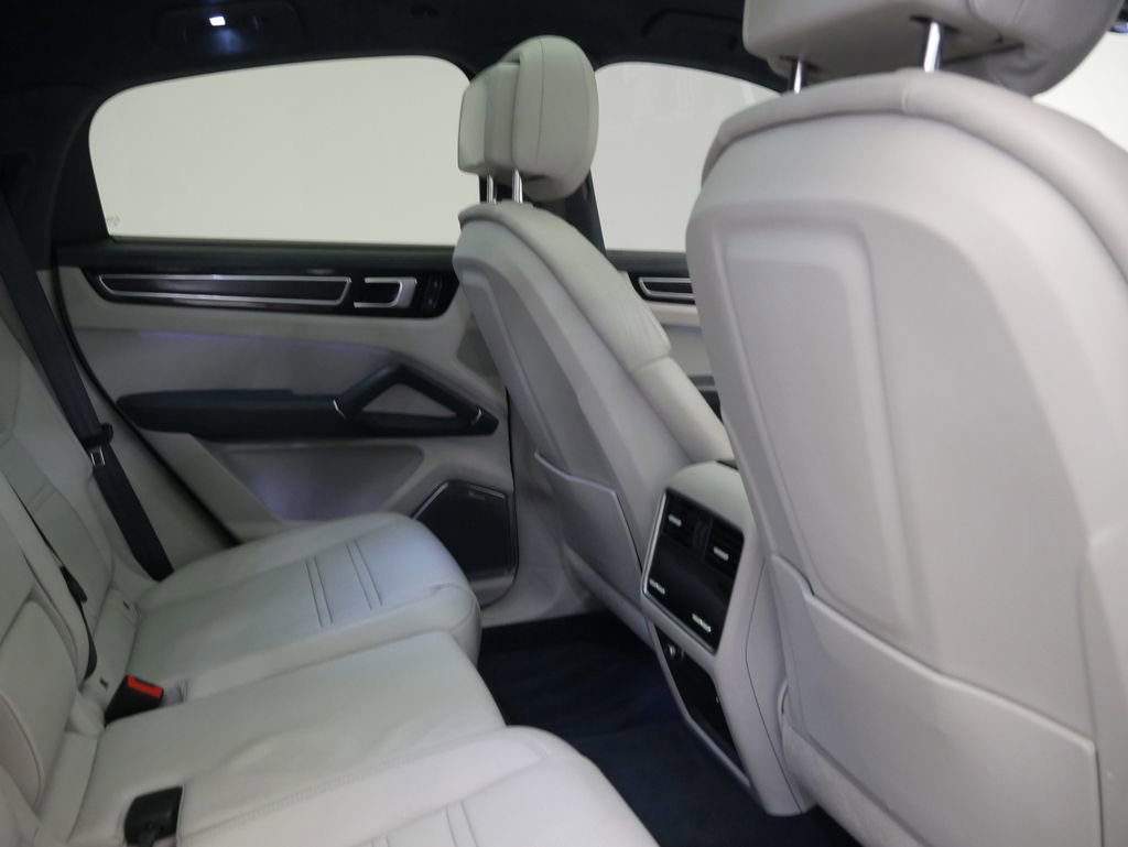 Used 2023 Porsche Cayenne GTS AWD/4WD image 36