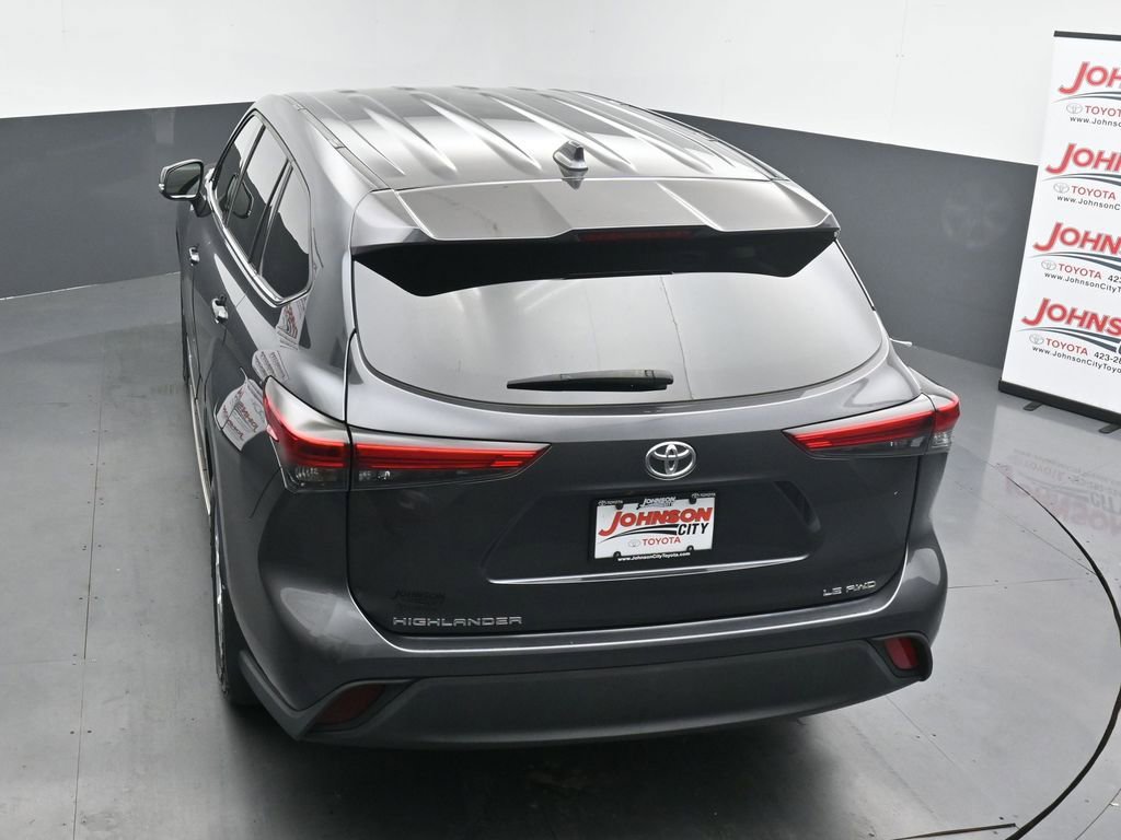 Used 2021 Toyota Highlander LE AWD/4WD image 32