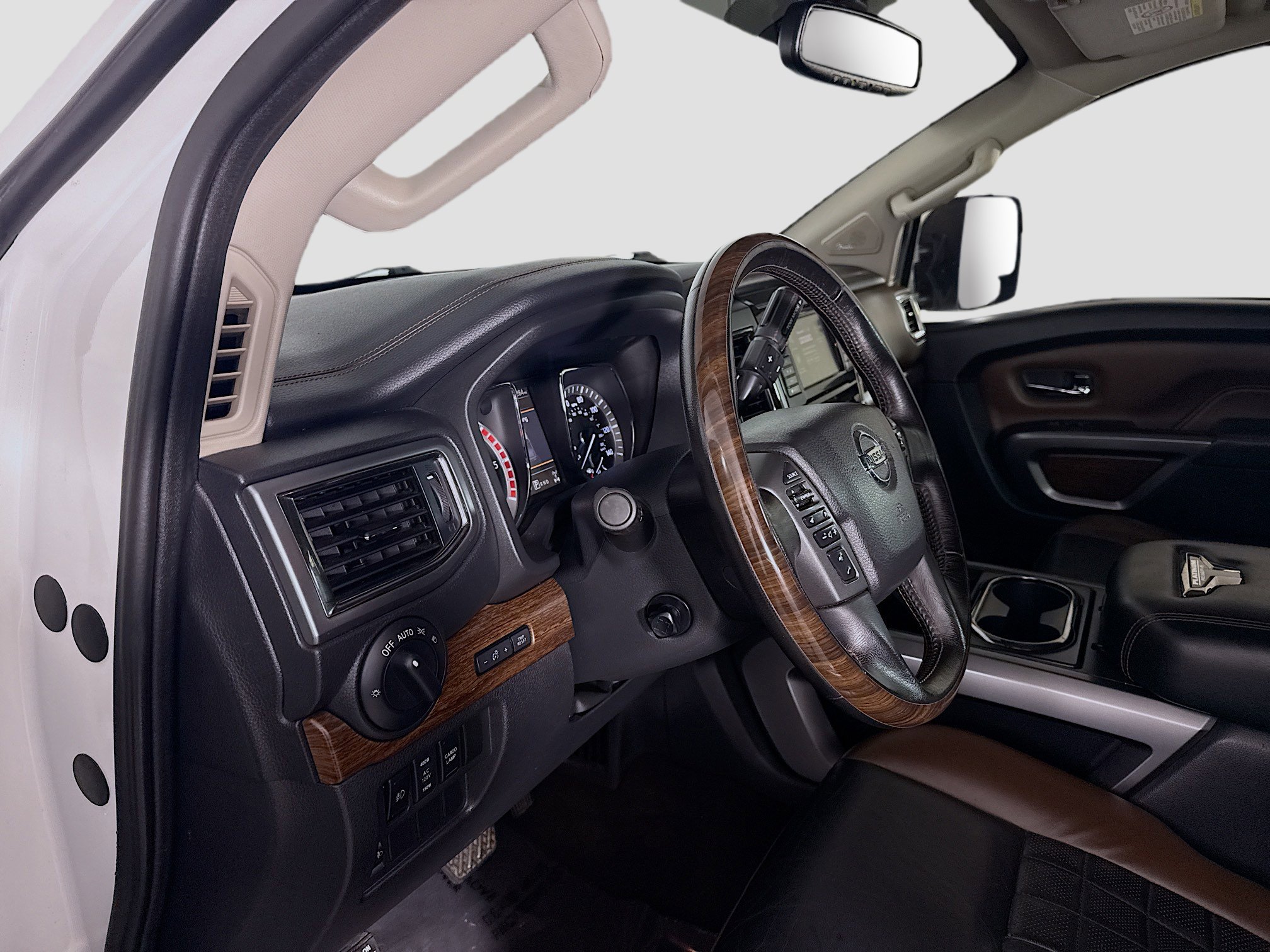 Used 2019 Nissan Titan Platinum Reserve w/ Platinum Utility Package image 23