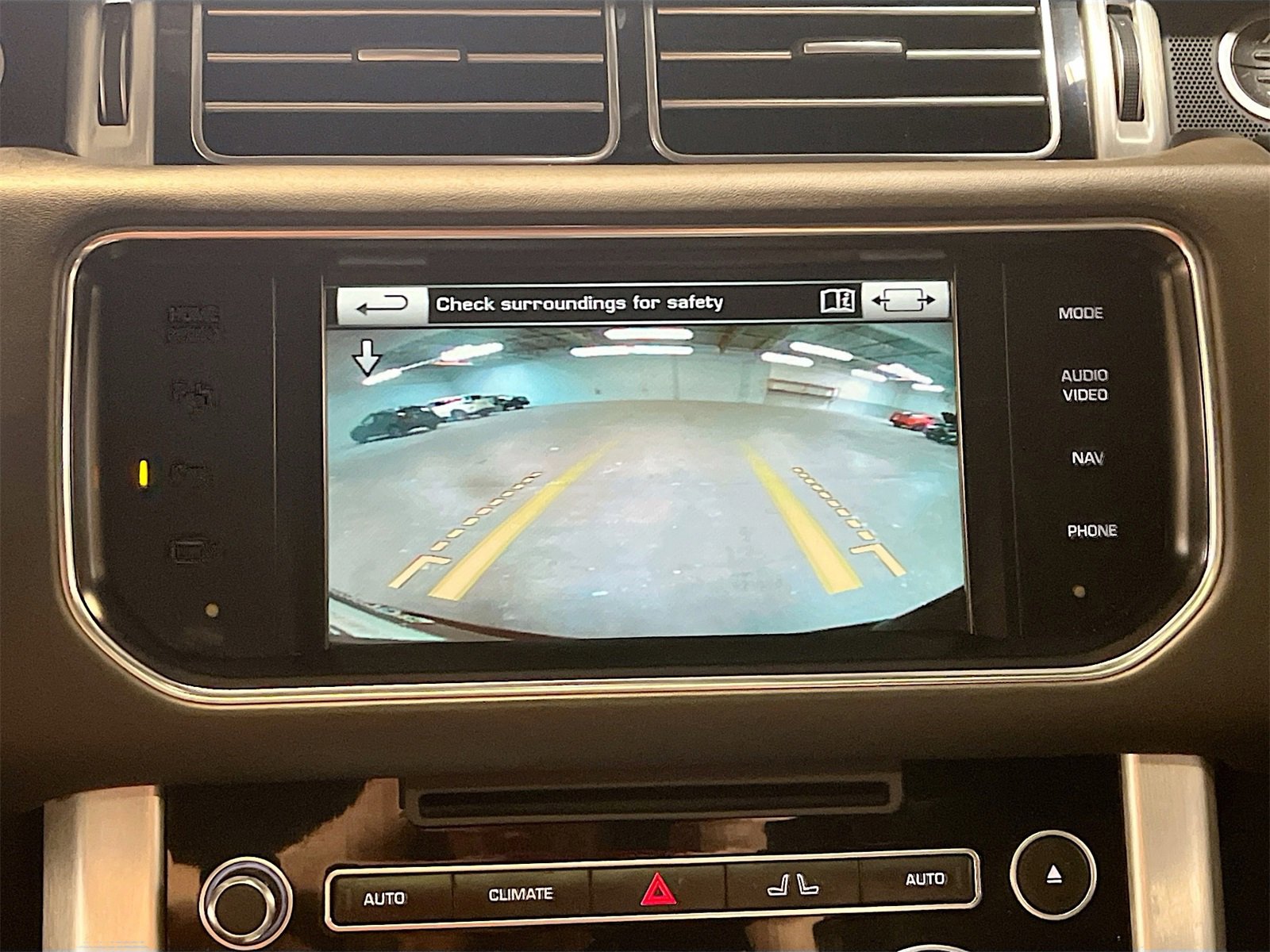 Used 2015 Land Rover Range Rover Supercharged image 14