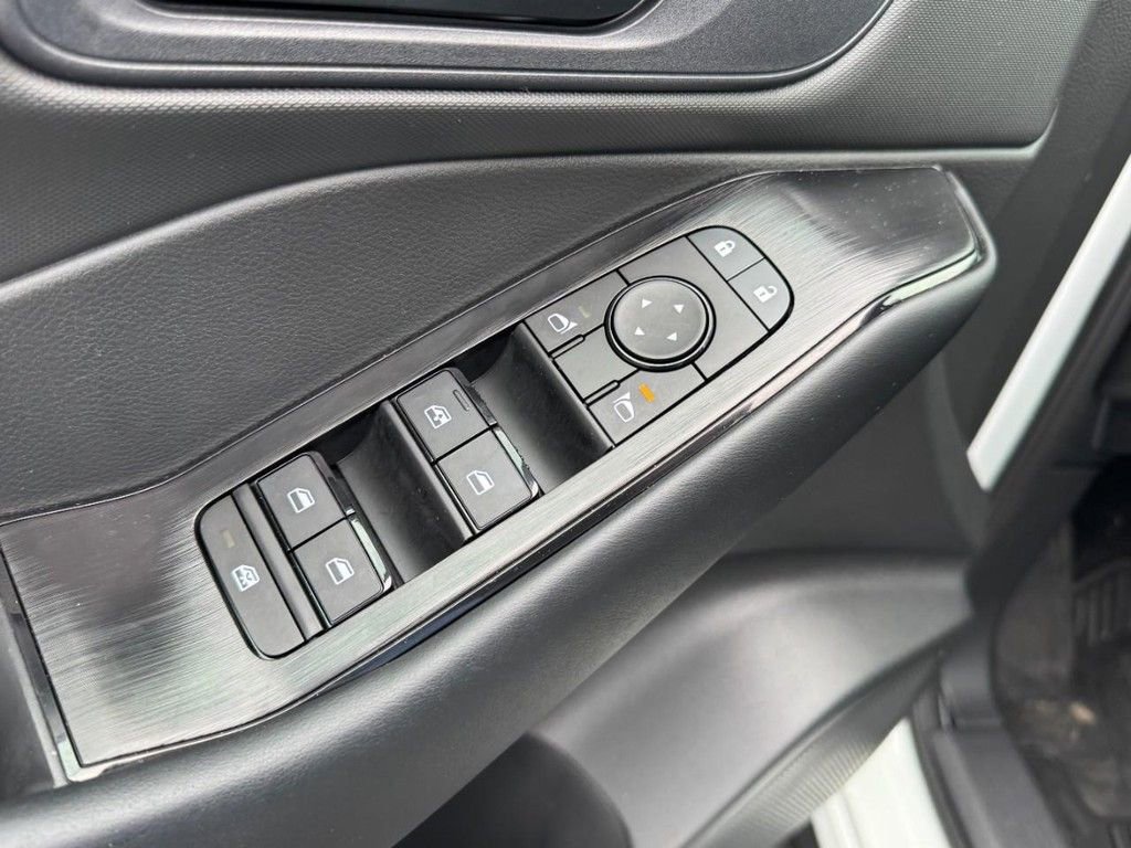 Used 2025 Nissan Rogue S image 15