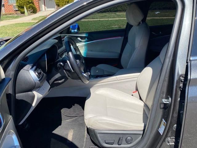 Used 2023 Genesis G70 2.0T image 15