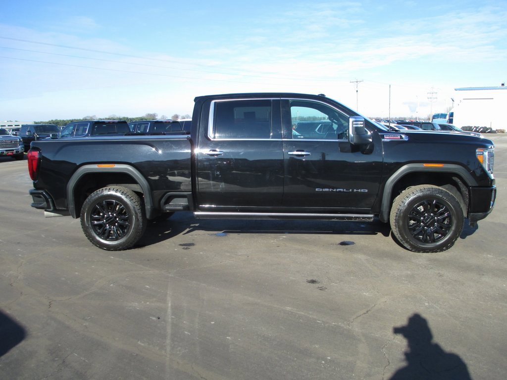 Used 2021 GMC Sierra 3500 Denali w/ Denali Black Diamond Edition image 3