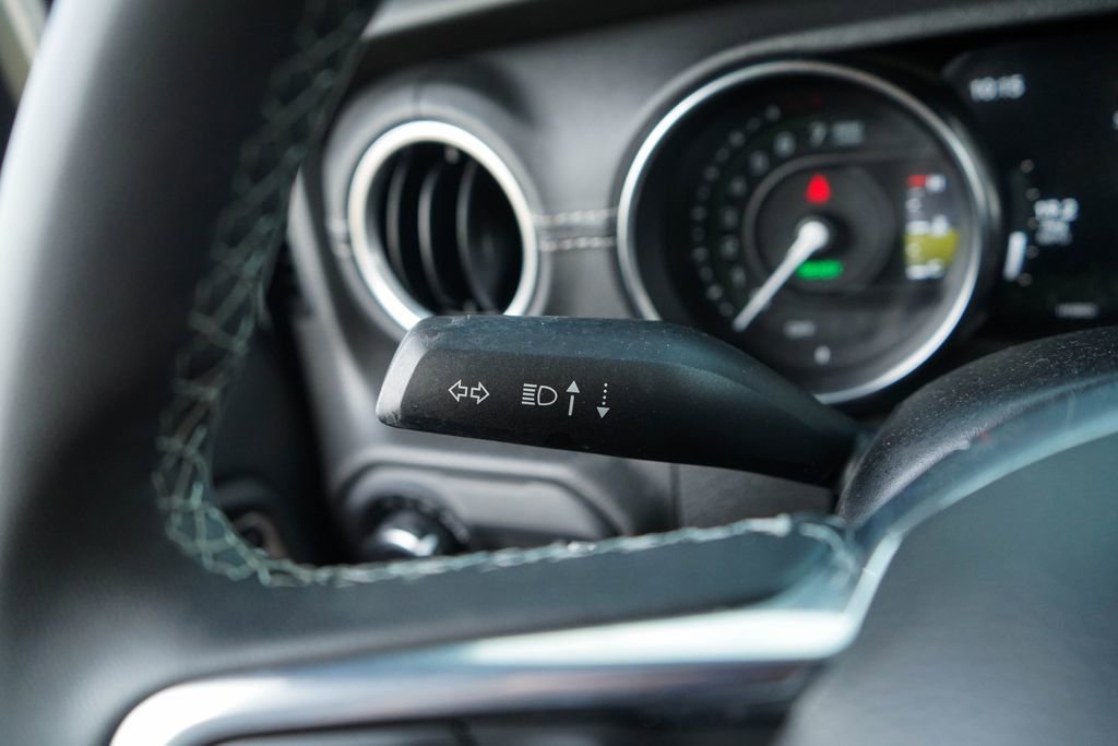 Used 2023 Jeep Wrangler Unlimited Sahara AWD/4WD image 32