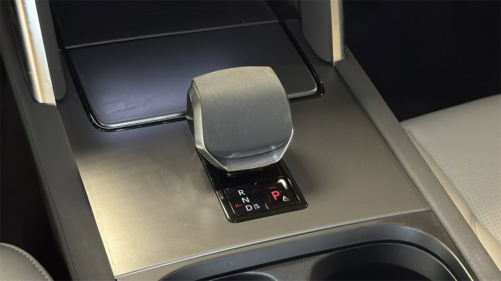 Used 2024 Land Rover Discovery Sport S image 24